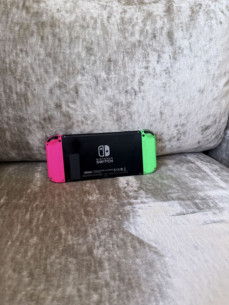 Nintendo Switch cu Husa de Travel cu multe controllere si accesori
