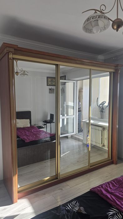 Шкаф 3 зеркальный в хорошем состоянии