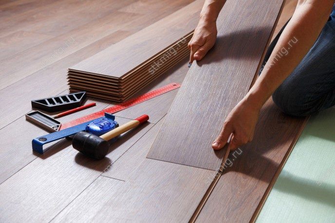 Укладка ламината линолеума плинтуса заливка стяжки демонтаж