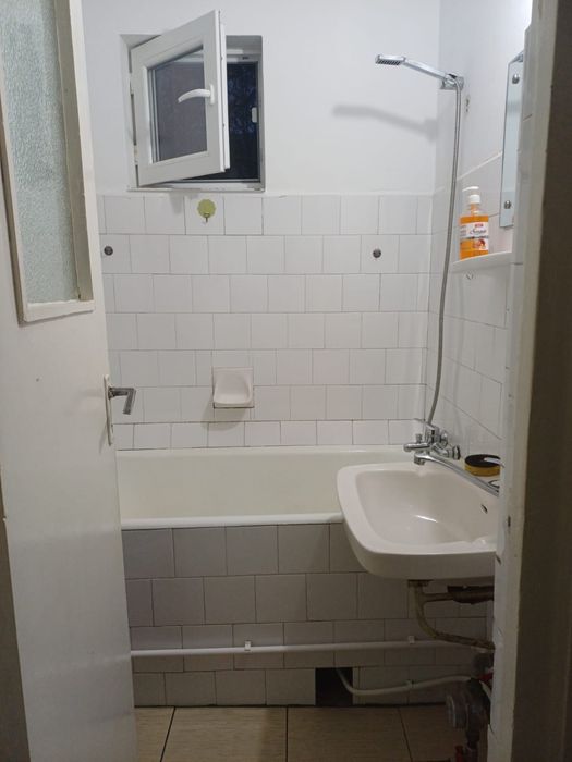 Inchiriez apartament