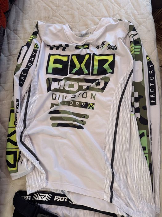 Мотокрос екип FXR