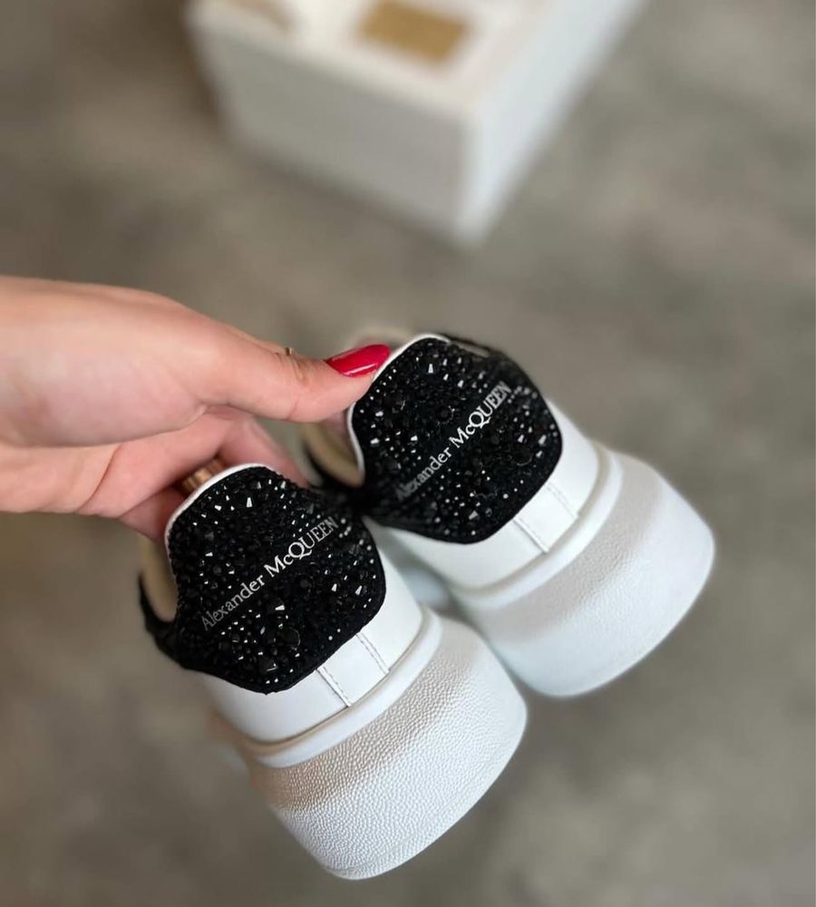 Adidasi Alexander Mcqueen Crystals albi negri cu pietricele piele