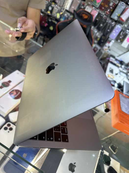 MacBook Pro в очень хорошем состояний 8/512