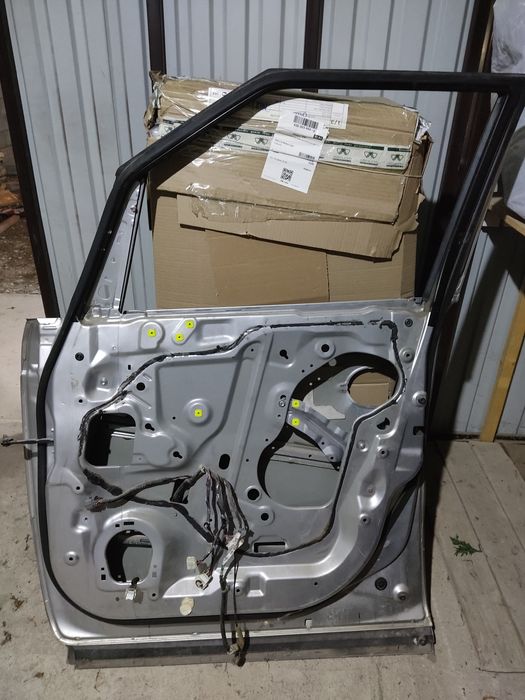 Правая дверь Honda Elysion 2006г.