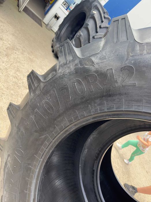Cauciucuri 710/70 R42 Gri Radiale Noi 176/173A8 pt tractor John Deere