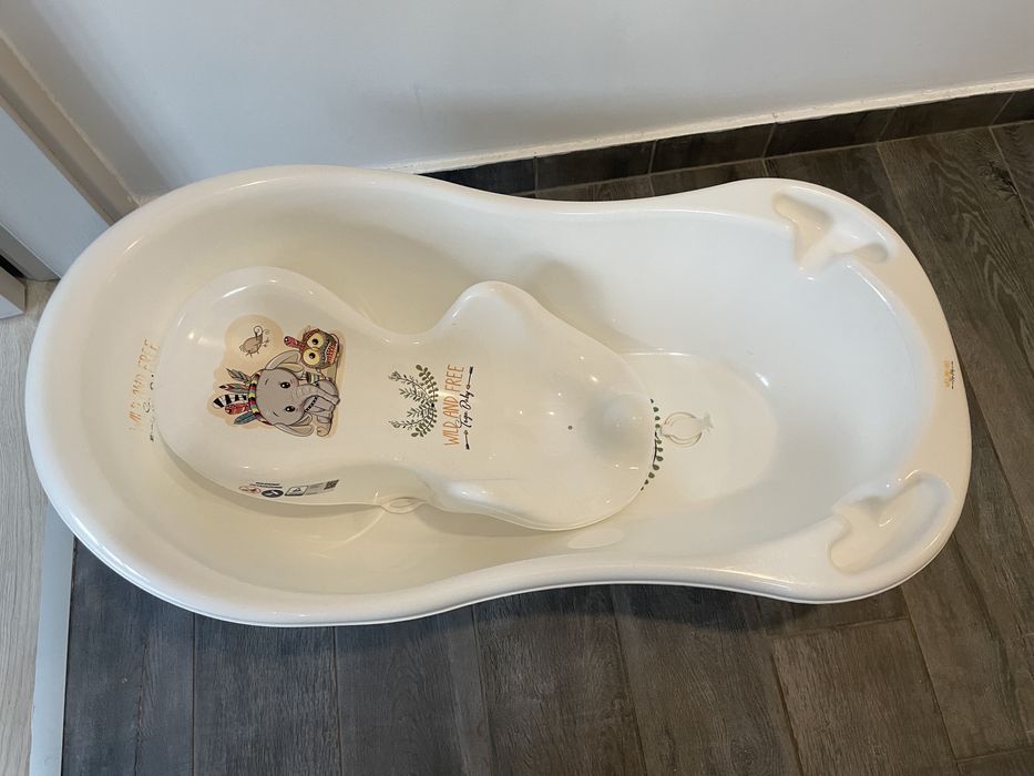 Вана за къпане на бебе със стойка