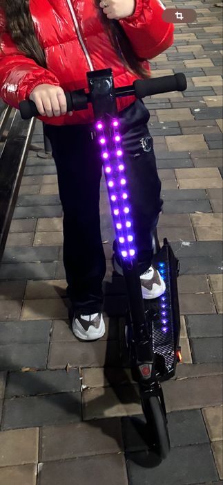 Trotineta Razor elevctrica copii cu lumini