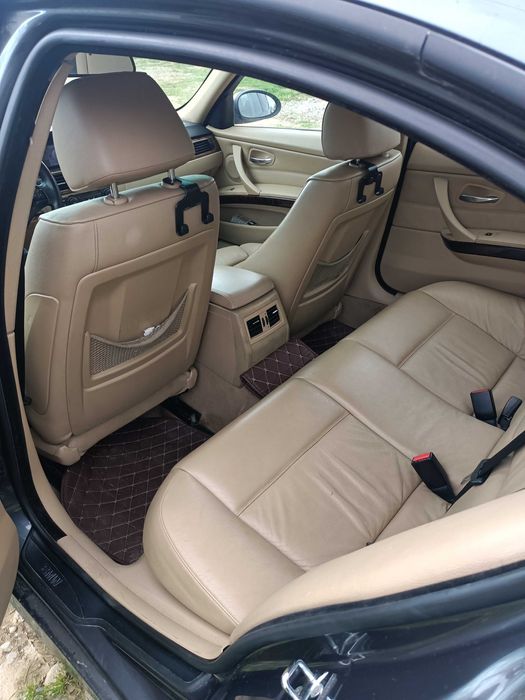 Vând BMW. 318i Motorizare:2.0 benzina.