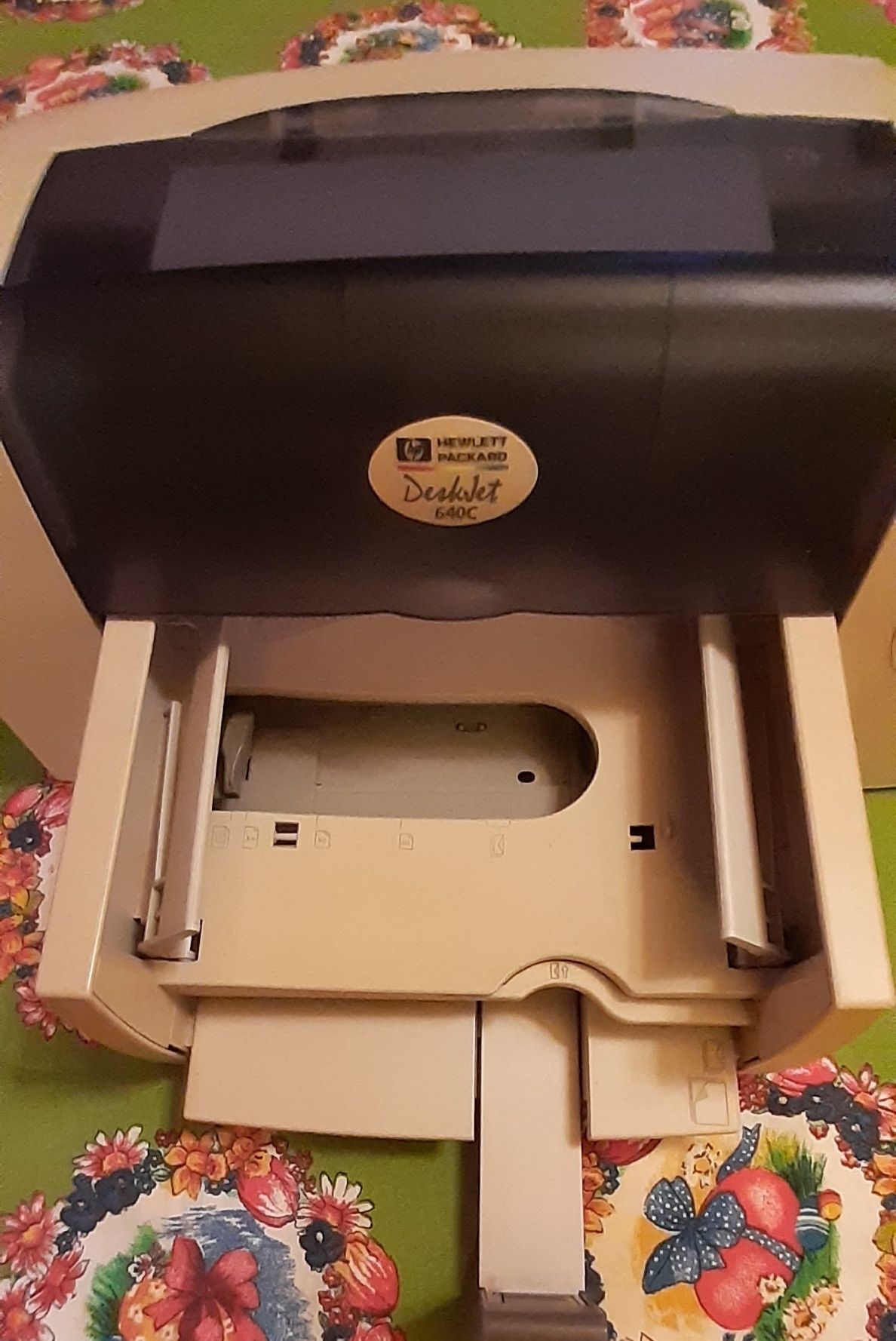 Продава цветен мастиленоструен принтер HEWLETT PACKARD 695C