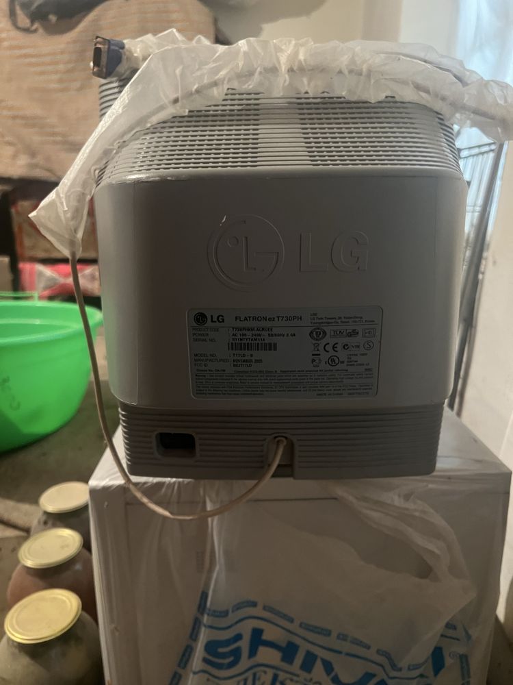 LG Flatron ez T730PH — CRT-монитор 17″.