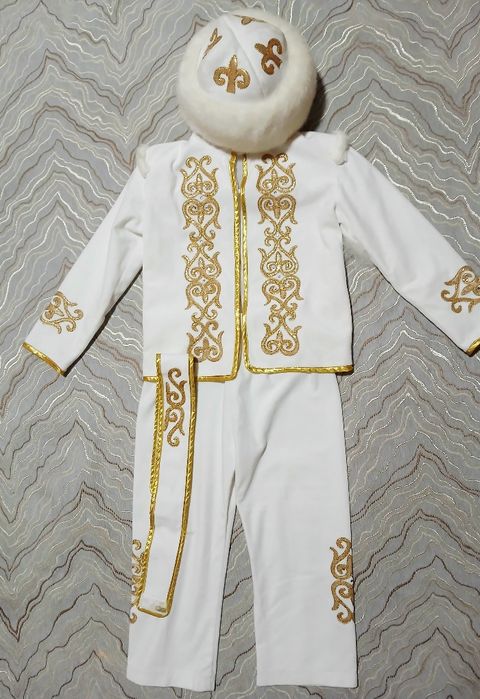 Ұлттық киімер прокатка  бериледи.