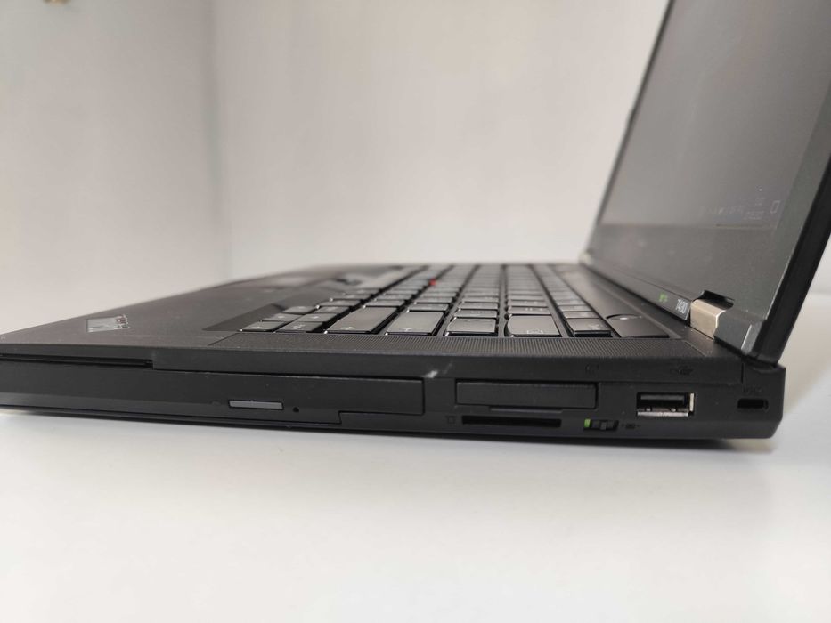 Lenovo Core i5 ОЗУ 8GB + SSD все работает отлично