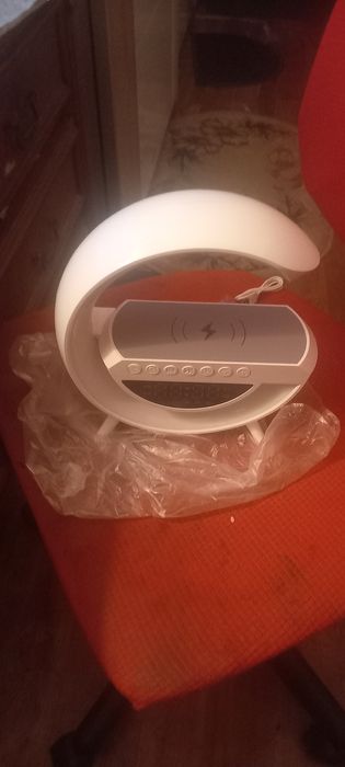 Led wireless charging speker