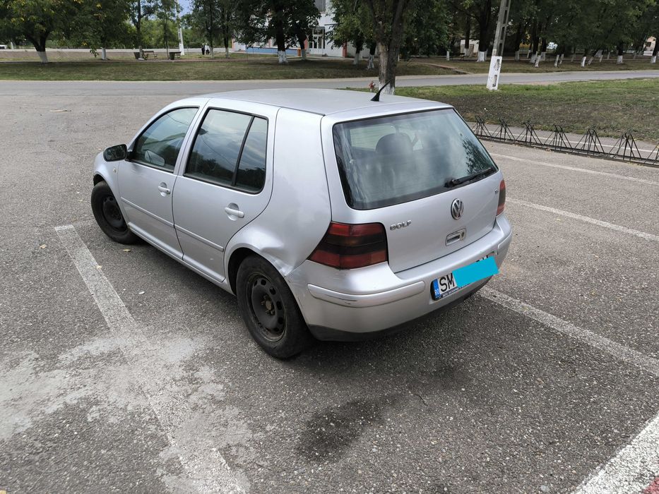VW Golf 4 Gri 1.6 Benzina