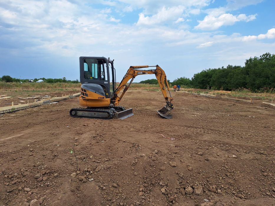 Inchiriez mini excavator 2,5t cu deservent, jud Arges