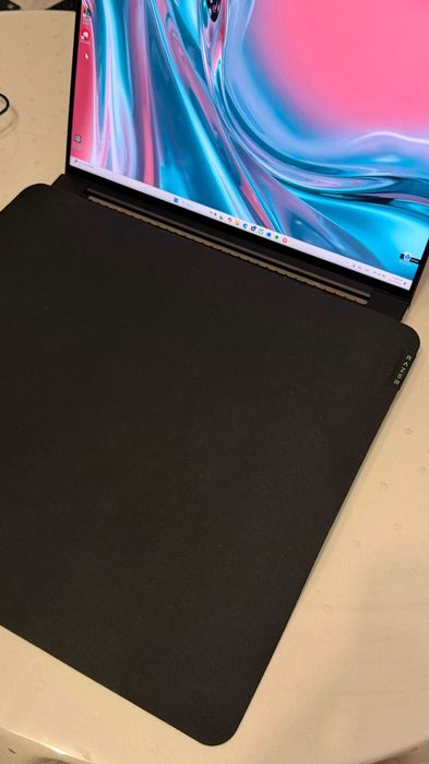 RAZER BLADE 18 2025 + Razer Basilisk V3 Pro 35K + Razer Gigantus V2