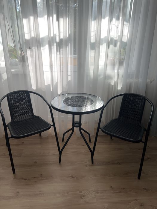 Vand masa cu scaune