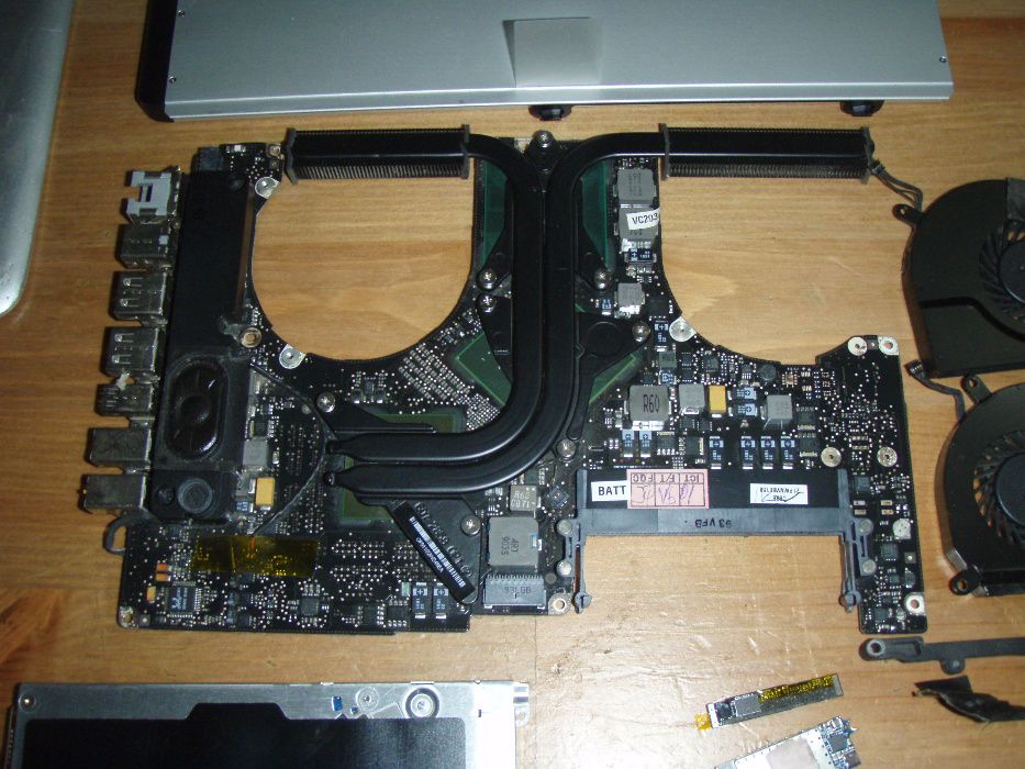 Dezmembrez Macbook Pro 15, Late 2008 proc Core 2 Duo 2.4Ghz P8600