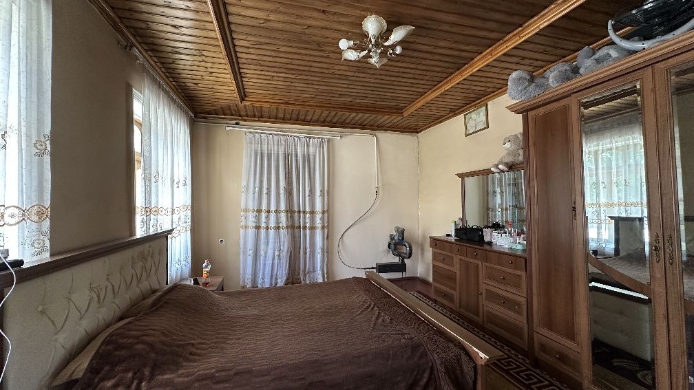 Uy sotiladi hovli markazda