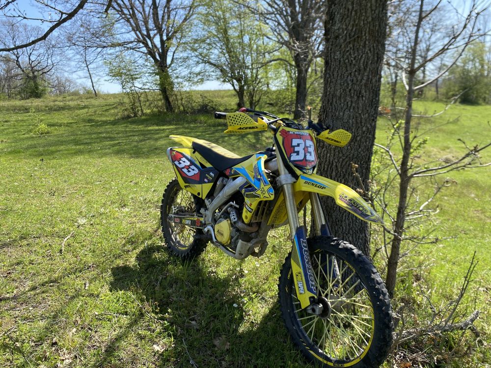 Пордава се suzuki rmz250 с докоменти мотора е слет основен ремонт