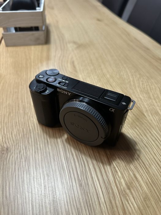 Sony ZV-E10 с 3 батерии