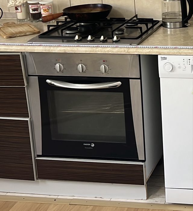 Продам Духовой шкаф.Газовку.Рабочим состояний.