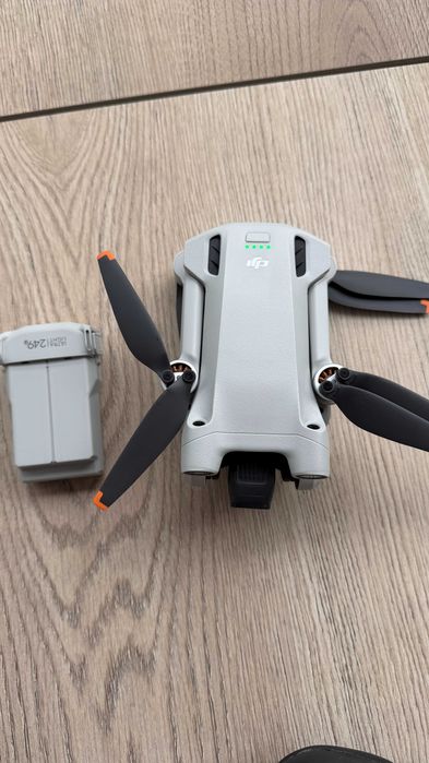 Dronă DJI Mini 3 Pro cu telecomandă DJI RC – Ca Nouă, Ecran Integrat
