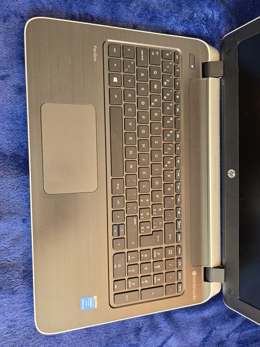 Лаптоп HP Pavilion 15 Notebook PC с чанта и зарядно. Работи отлично