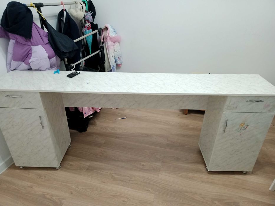 Маникюрный стол, парикмахерскии стол