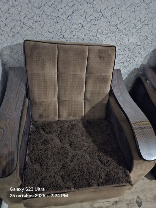 Диван ва 2 кресло яхши холатда