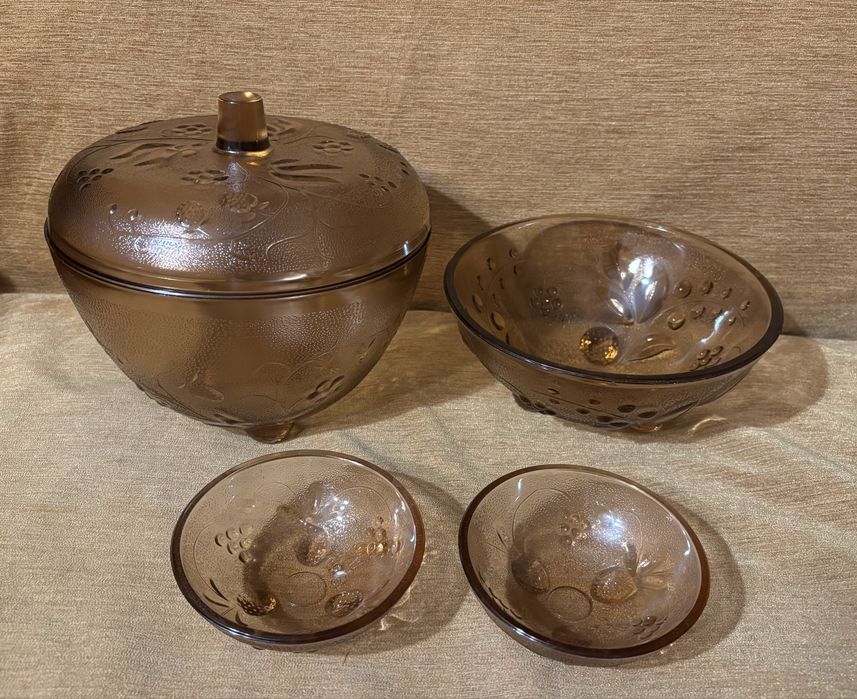 Набор  посуды из карамельного прессованного стекла