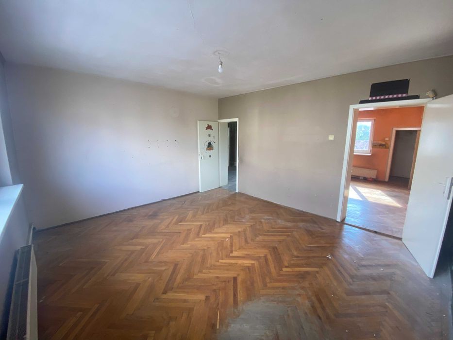 NEGOCIABIL apartament 3 camere, decomandat – Brașov, Str. 13 Decembrie