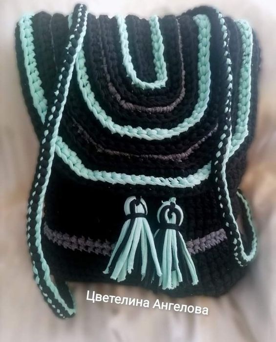 Ръчно плетена раничка