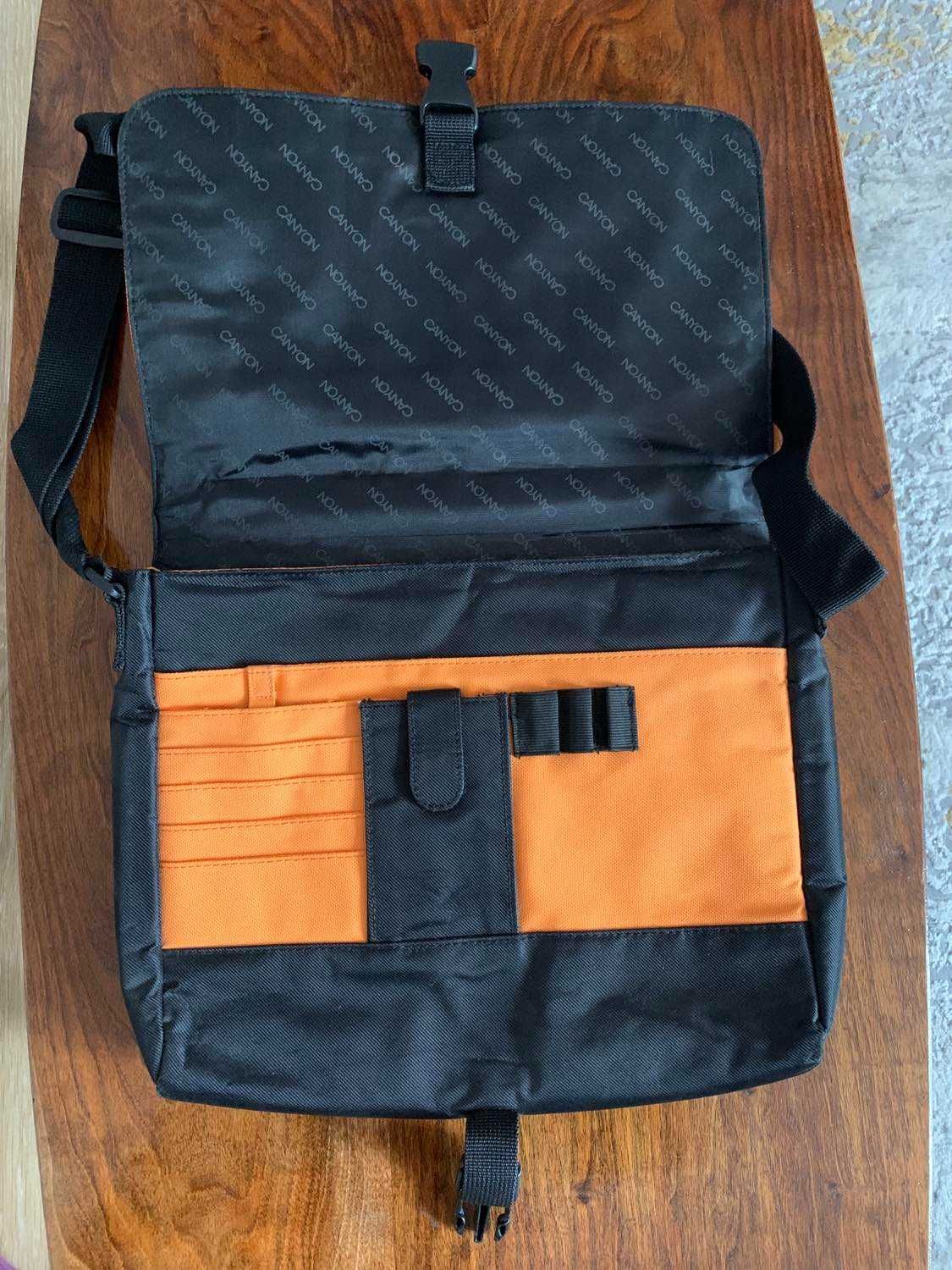 Vand geanta impermeabila laptop Canyon 13 inchi