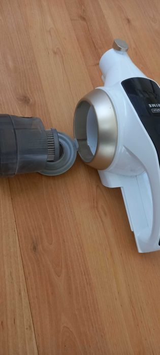 Aspirator Livington Prime pe acumulator.