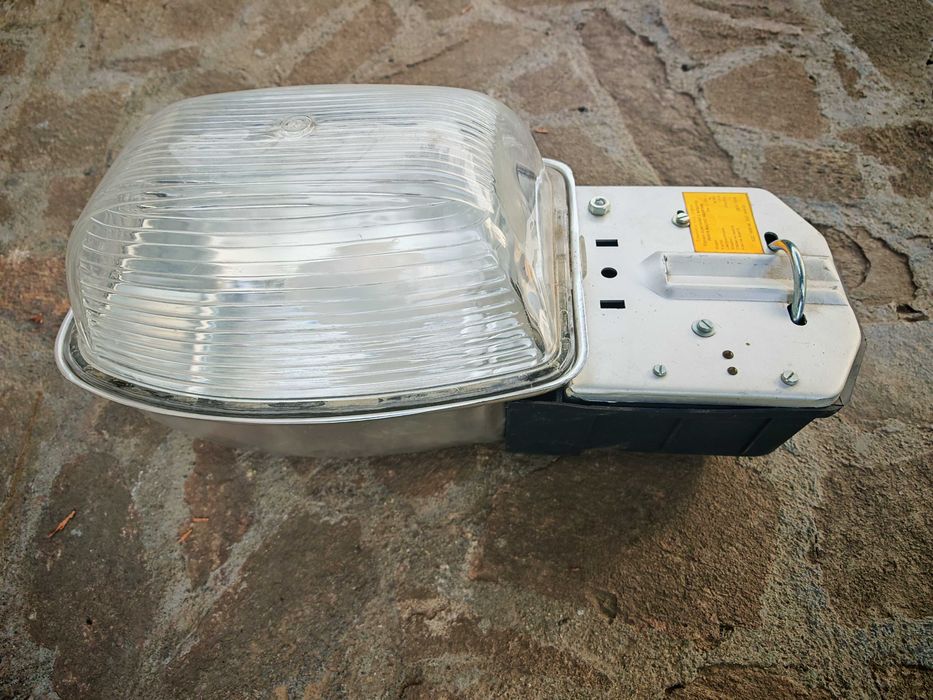 Улично осветително тяло