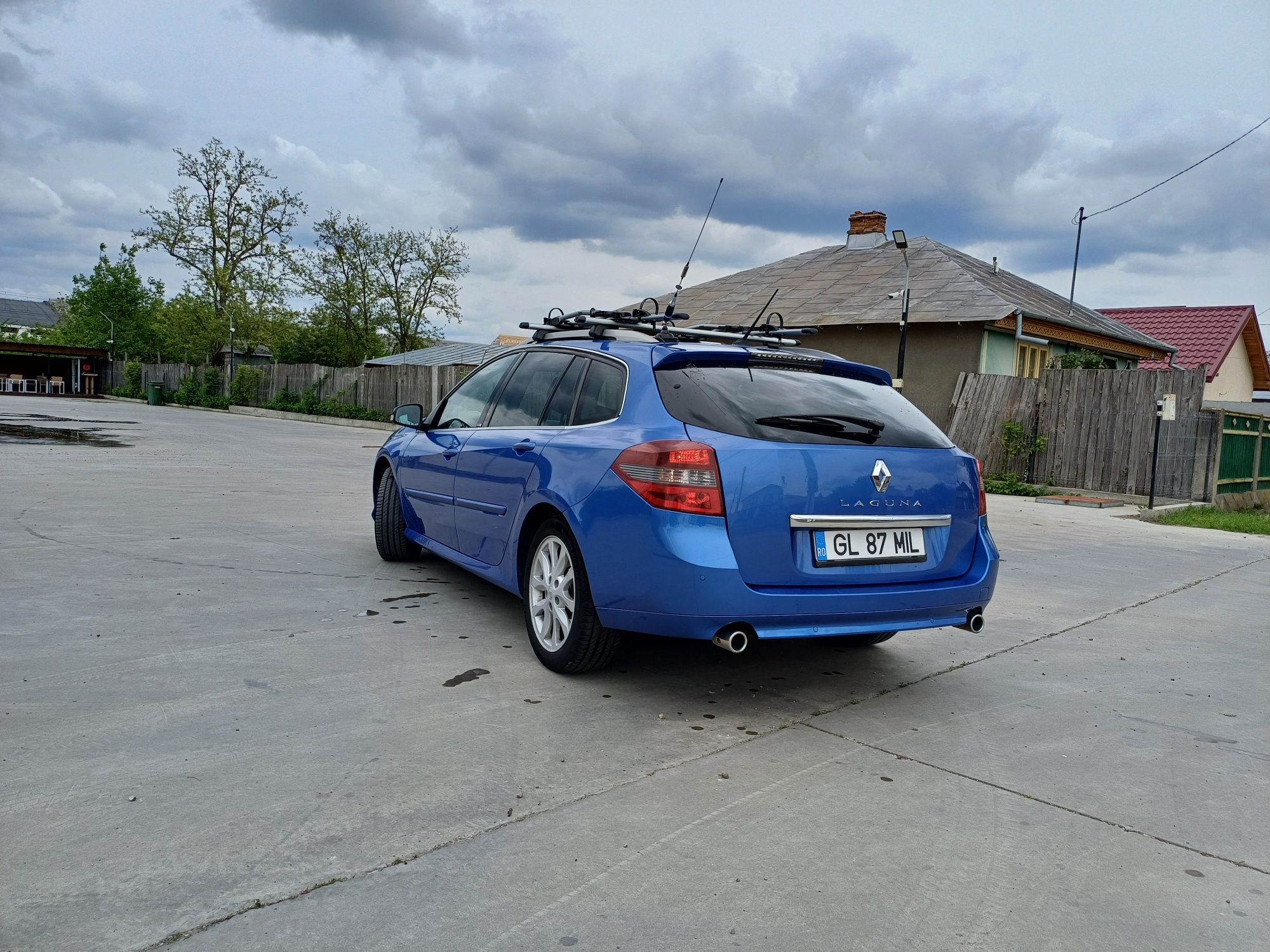 Renault Laguna GT 2.0dci, xenon, navi, panoramic, 4control 181k km