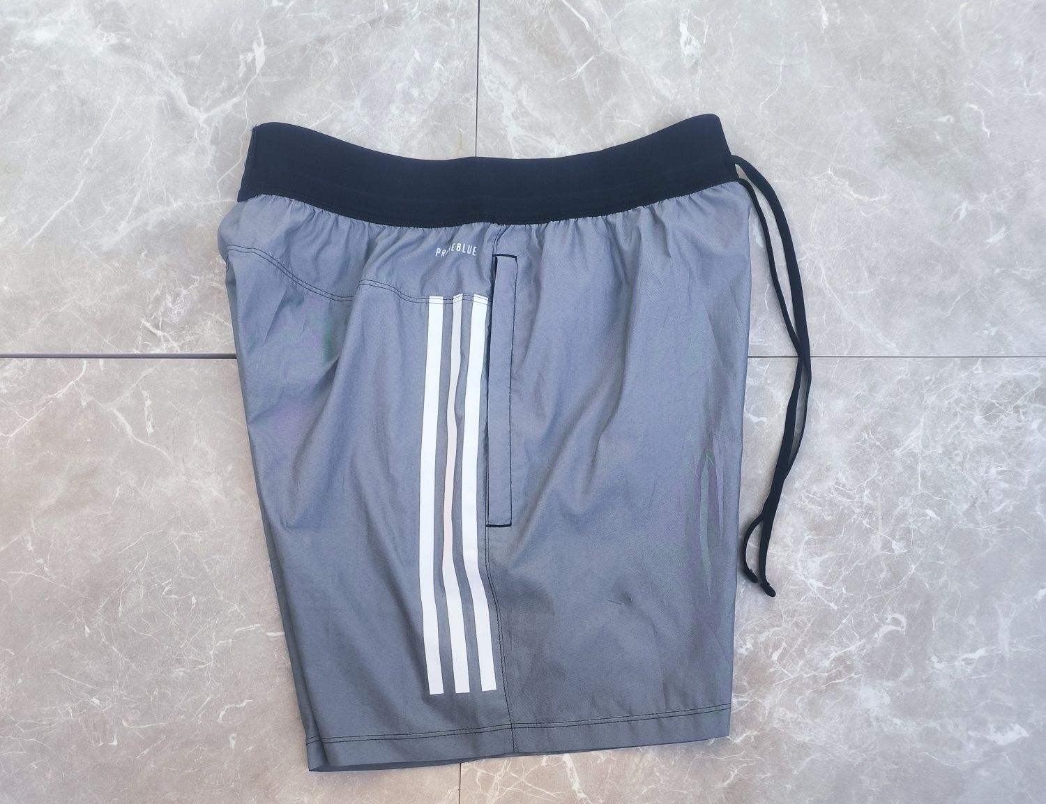 Adidas къси панталони S размер