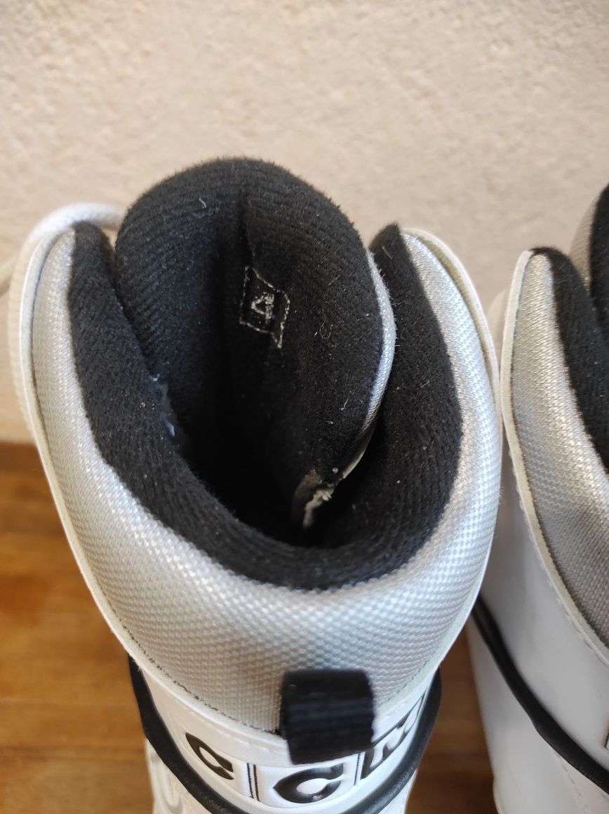 Дамски кънки за лед CCM SP 23см.