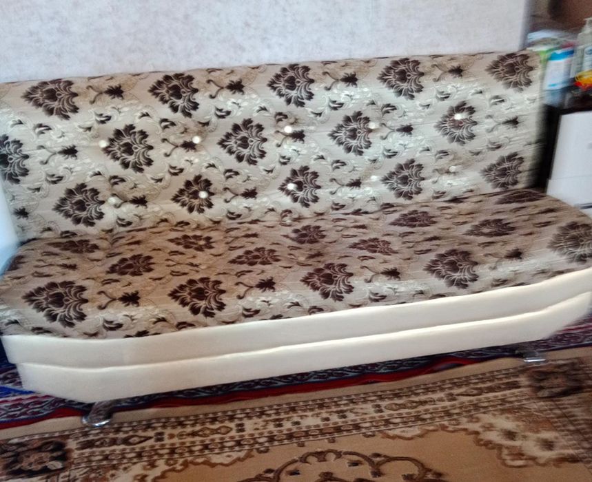 Срочно продаю диван с креслом