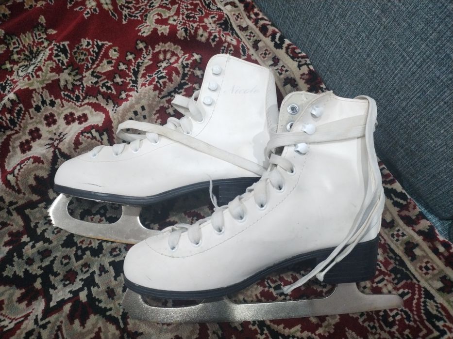 Продам фигурные коньки