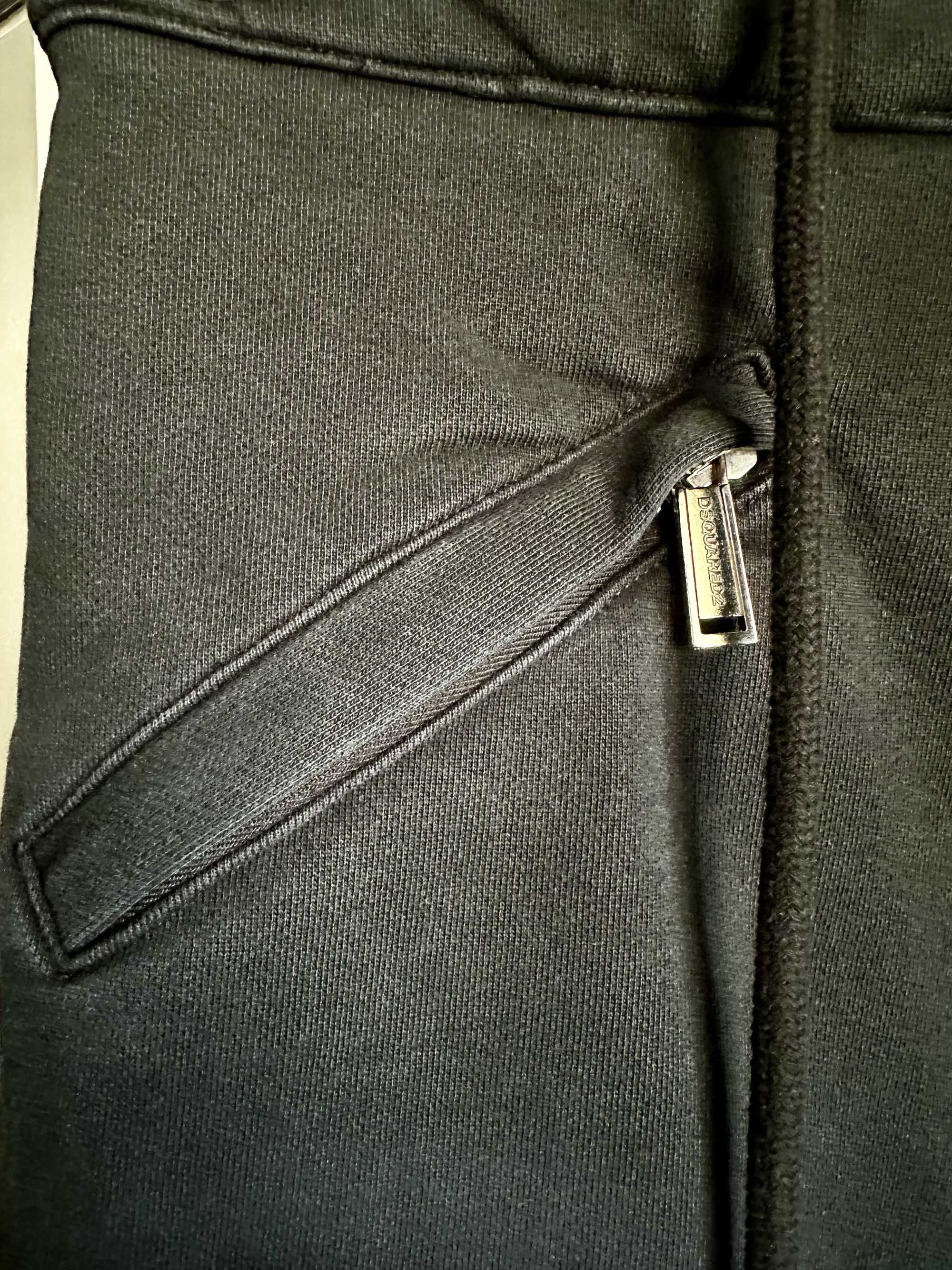 Оригинално долнище (joggers) на Dsquared2. Цвят черен. Размер М. ТОП