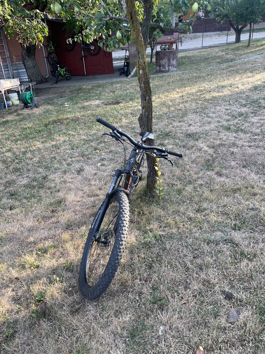 vând bicicleta Arinos 27.5 full sus