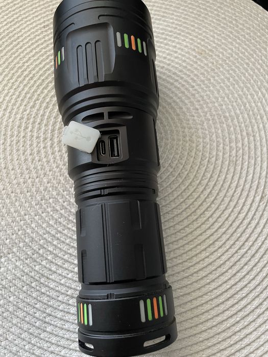 LANTERNA TURBO LASER cu iluminare pe distanta de 1800 m si autonomie m