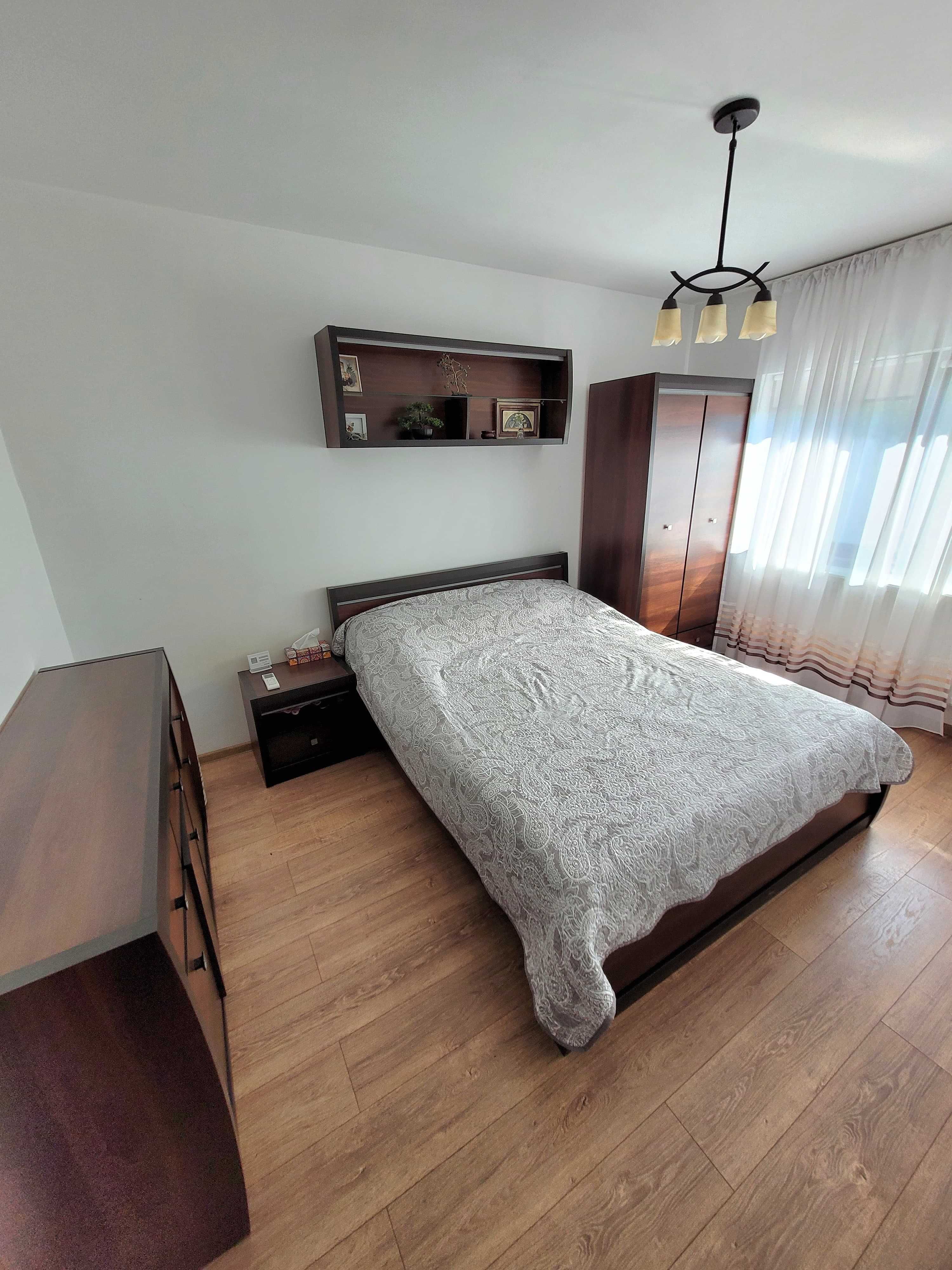 PF vand ap cu 2 camere decomandat, 57mp, loc de parcare intabulat