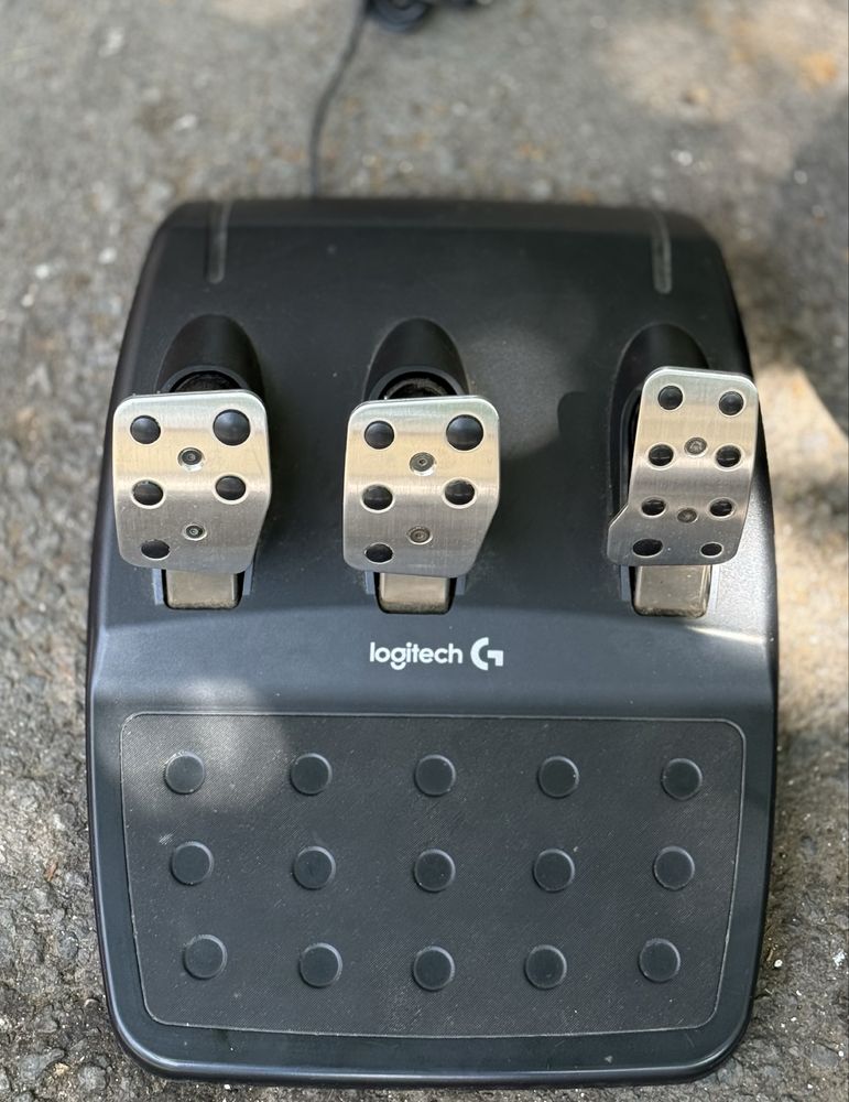 Комплект Logitech Driving Force G29 (волан + педали + скоростен лост)