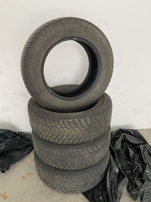 Yokohama 265/60 R18 Комплект зимних шипованных шин