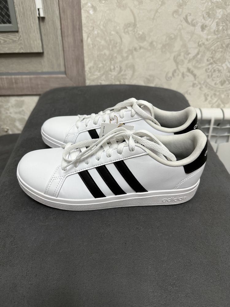 Продам кеды Adidas