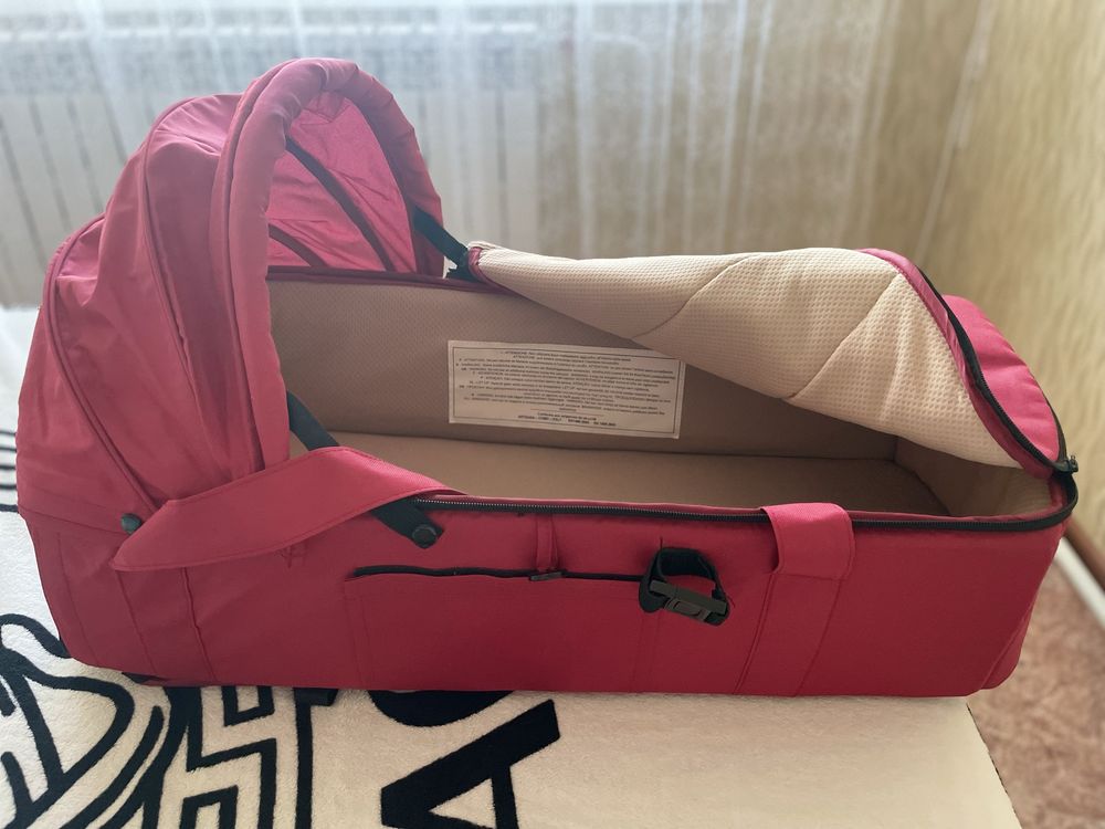 Продам люльку-переноску. Chicco.