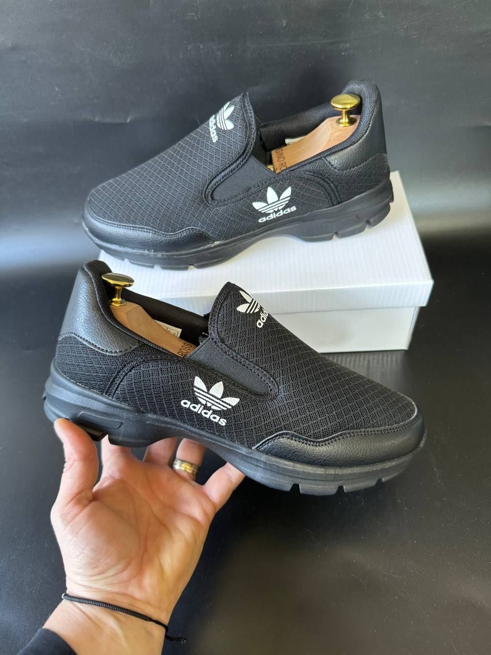 Adidași unisex mărimi diferite